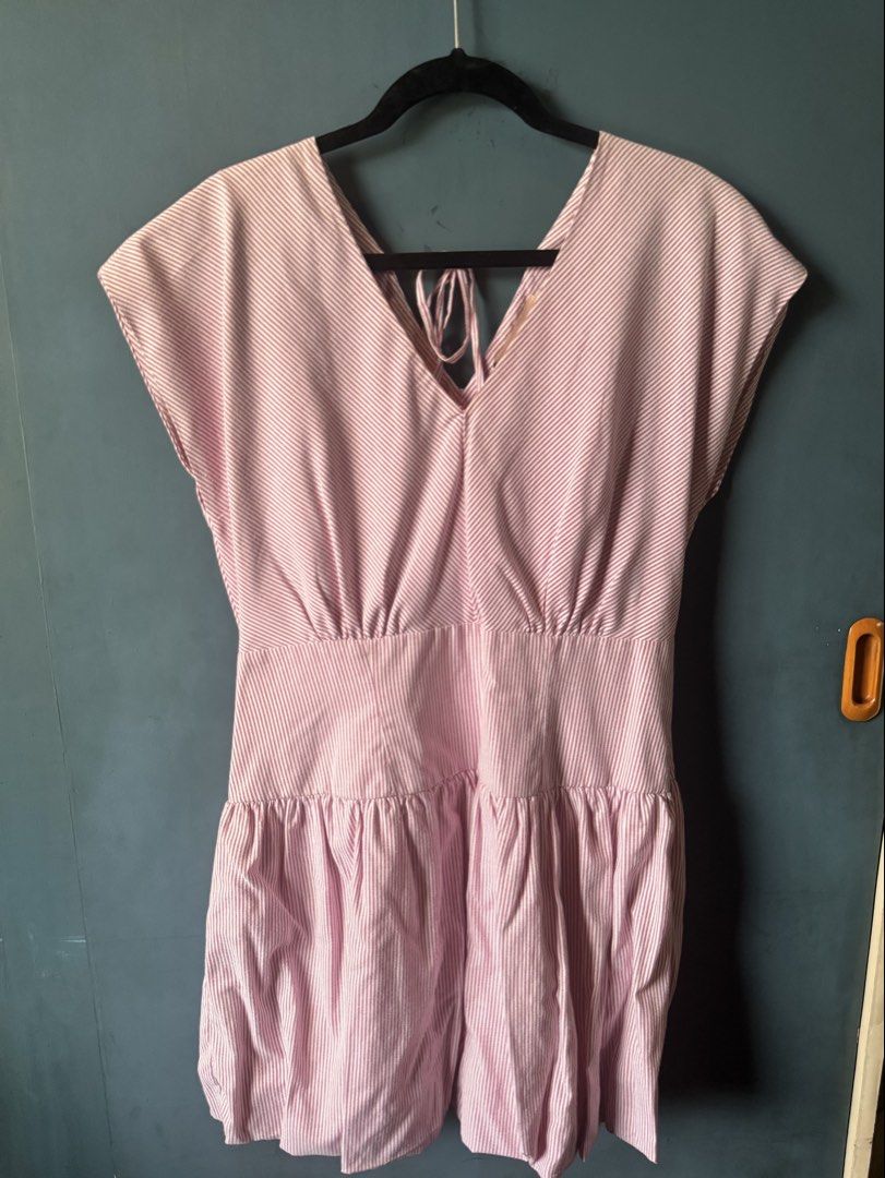 RAF semi-bubble dress in pink stripes (Category: Dresses) located in Quezon City. Submitted by reesespiecess (Listing ID 1458595113, Image 1). Description: - Pink-red R.A.F striped V-neck dress with an adjustable tie-back closure - Brand new with original tag attached! Impulse buy haha. I really liked the dress but realized that it wasn’t my style. Never used, just tried it on :) - Selling it for half the price I got it for!.