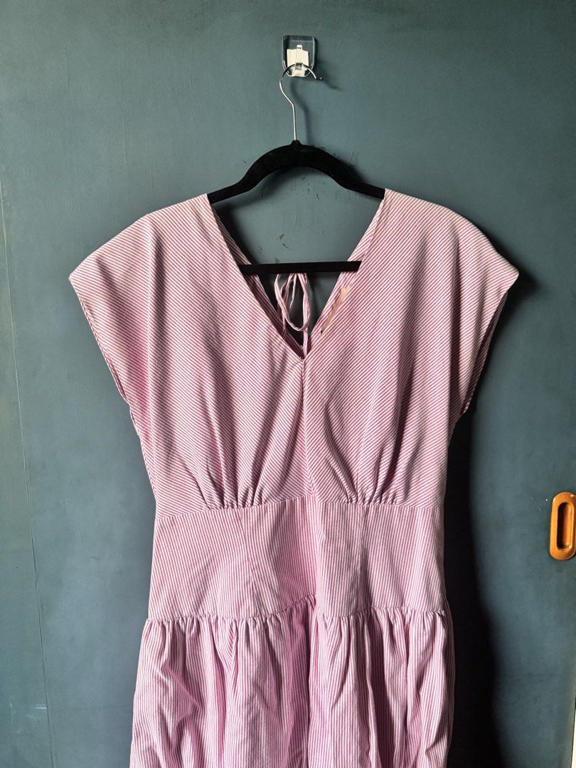 RAF semi-bubble dress in pink stripes (Category: Dresses) located in Quezon City. Submitted by reesespiecess (Listing ID 1458595113, Image 3). Description: - Pink-red R.A.F striped V-neck dress with an adjustable tie-back closure - Brand new with original tag attached! Impulse buy haha. I really liked the dress but realized that it wasn’t my style. Never used, just tried it on :) - Selling it for half the price I got it for!.