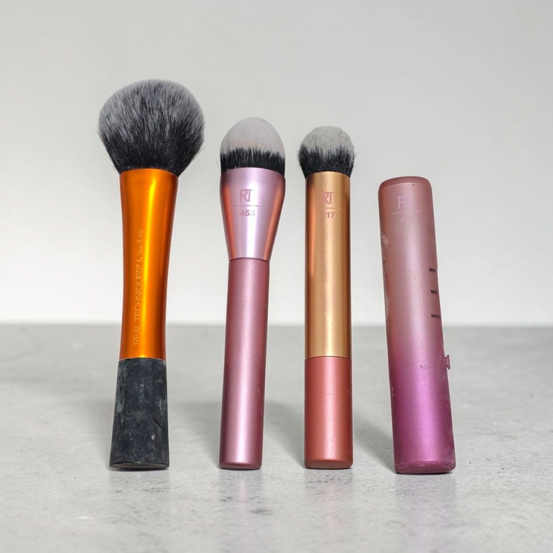 Real Techniques Makeup Brushes Set (Category: Makeup) located in Taguig. Submitted by altainfante (Listing ID 1458628627, Image 1). Description: - Set of Real Techniques makeup brushes - Includes: Powder Brush, RT 412 Foundation Brush, RT 453, RT 17 - RT 412 Foundation Brush features adjustable coverage settings (min, mid, max) - Ideal for a flawless makeup routine.
