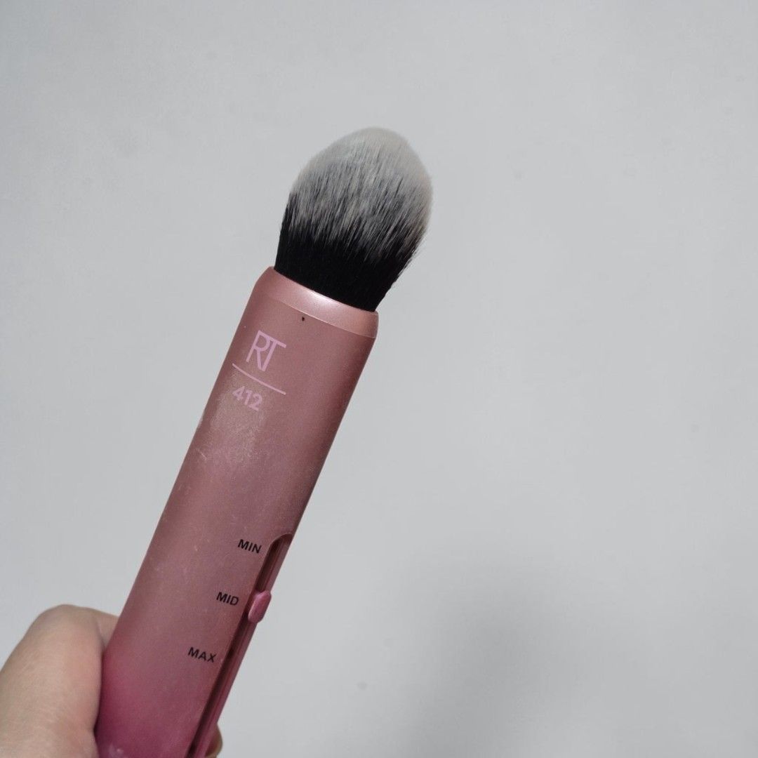 Real Techniques Makeup Brushes Set (Category: Makeup) located in Taguig. Submitted by altainfante (Listing ID 1458628627, Image 2). Description: - Set of Real Techniques makeup brushes - Includes: Powder Brush, RT 412 Foundation Brush, RT 453, RT 17 - RT 412 Foundation Brush features adjustable coverage settings (min, mid, max) - Ideal for a flawless makeup routine.