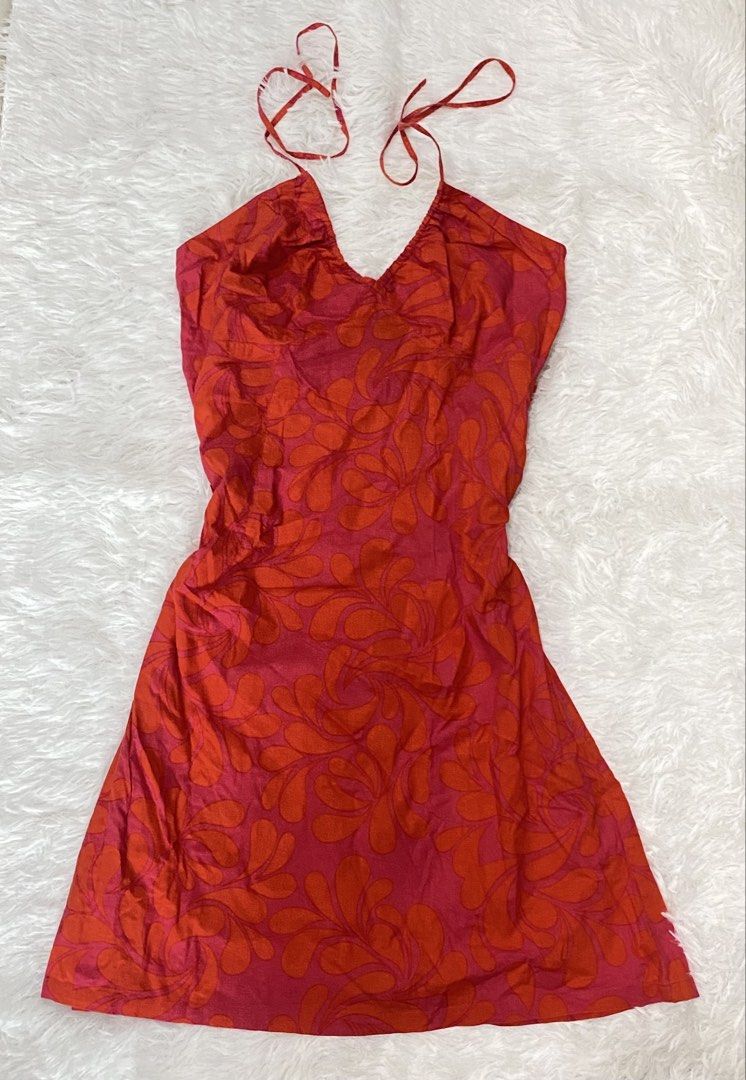 red dress (Category: Dresses) located in Manila. Submitted by kcmeriolesss (Listing ID 1458668096, Image 1). Description: > small - semi large > best fit for medium > length: 33 inches > bust: 28-36.