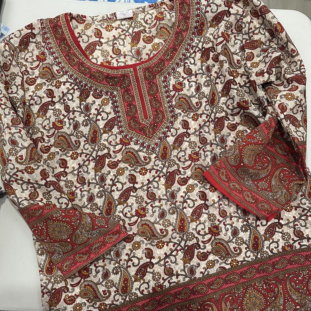 Red Floral Top (Category: Blouses) located in Bulacan. Submitted by notalyk (Listing ID 1458592835, Image 1). Description: - Size L-XL - with freebie (2 items and up) 💗 📍Bulacan Delivery fee is shouldered by customer .