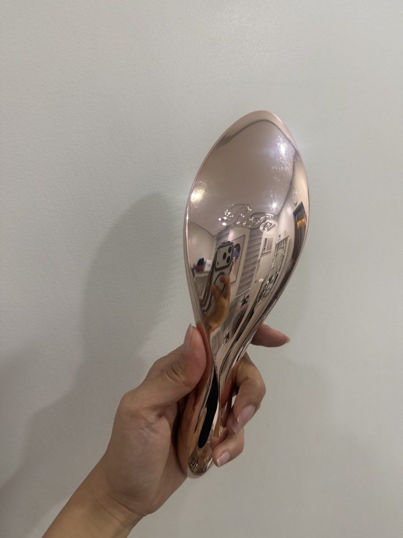 Refa hair brush (Category: Makeup) located in Quezon City. Submitted by destashingmycloset (Listing ID 1458642062, Image 1). Description: .