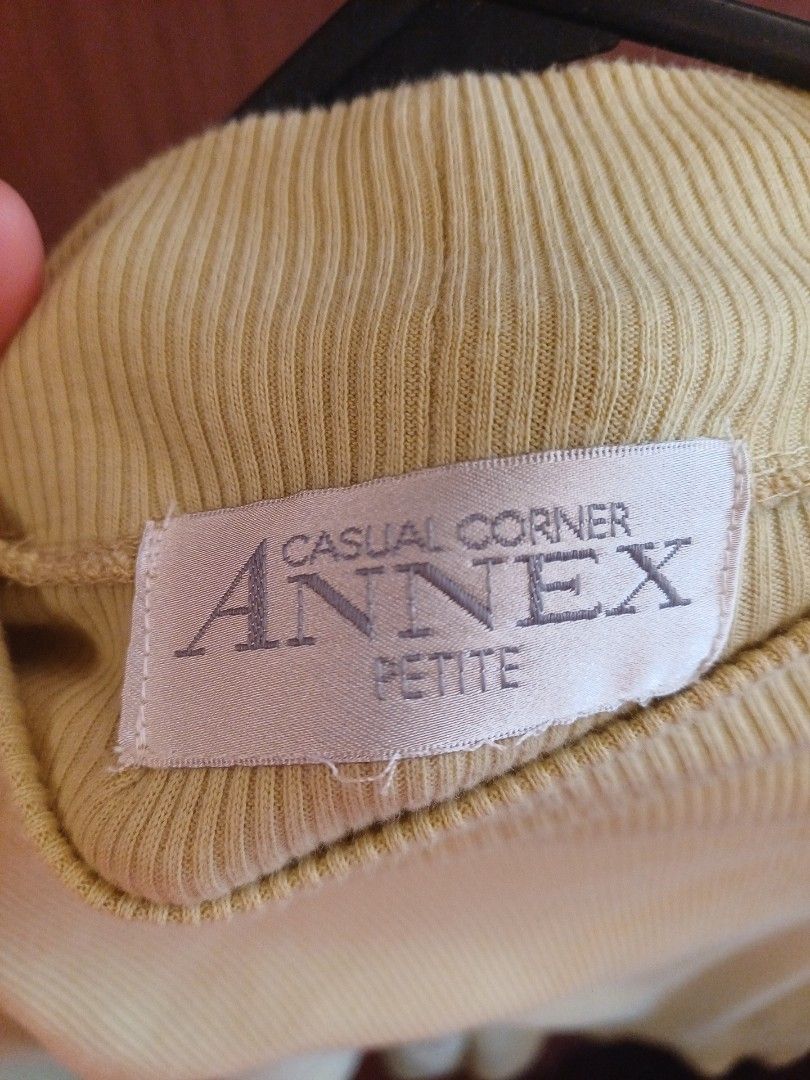 Ribbed Mock Neck or Turtleneck Long Sleeve Top (Category: Longsleeves) located in Taguig. Submitted by BGR18 (Listing ID 1458687991, Image 3). Description: W: 16 inches L: 23.5 inches Can fit up to XL never used once. color was just not a match for me. 100% cotton, i hope it will go to a good owner that will take care and use it. super lambot! yellow green sya or lime color can haggle but do not lowball me MOD: LBC or Lalamove MOP: GCASH or BPI.