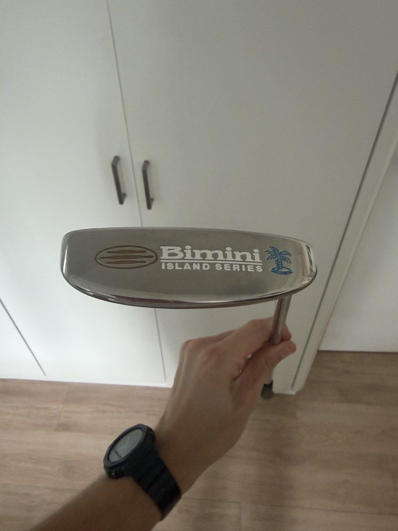 RIFE Bimini Blade Putter （分類：運動與體育 - Golf）位於 Hong Kong。 由 samfarage94565 提交（商品編號 1458518983，圖片 1）。簡介： RIFE Bimini Island series blade putter. 35 inches long with a Karakal grip. Milled face for pure rolling of the ball. Barely been used. Not for the faint hearted but can also be used as a training aid to help you hit the middle. Clean, old school blade putter - a nice one to add to any collection and an antidote to the increasingly foul LAB style