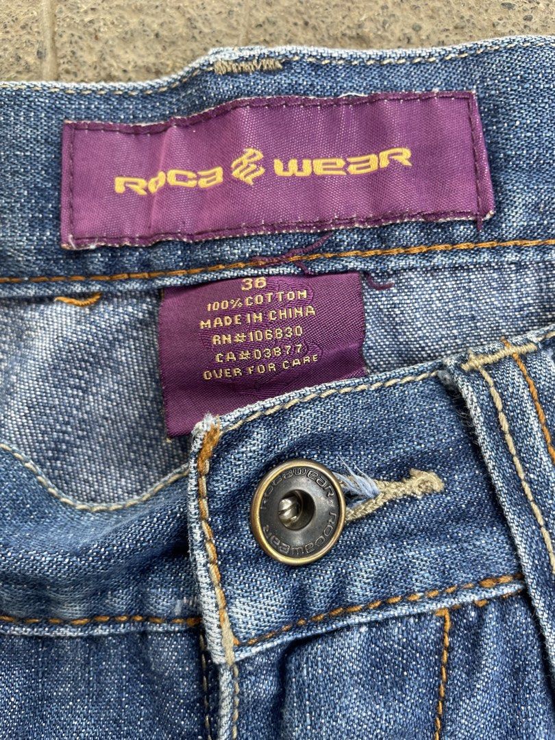 ROCAWEAR EMBROIDERY SHORT (Category: Shorts) located in Roxas City. Submitted by patch_archive (Listing ID 1458609986, Image 3). Description: 🚨ROCAWEAR EMBROIDERY SHORT🚨 🏷️ PRICE : 2500 PHP +SF 📏 ACTUAL DIMENSION USING INCHES 👖 WAIST : 36 👖 LENGTH : 27 👖 THIGH : 15 👖 HEM : 13.5 👖 FLAWS : NONE * MESSAGE ME IF YOU HAVE ANY OTHER QUESTION ABOUT SIZING . 🚚 Local shipping fee ( 70-85 Php) ✈️ International Shipping fee cost “DM” 💳 Mode of pa