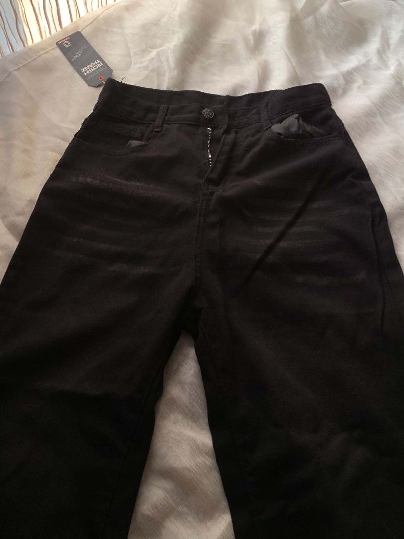 ROSH THANZ Black Wide Leg Pants (Category: Other Bottoms) located in Cebu City. Submitted by book_bird (Listing ID 1458653349, Image 2). Description: - Brand: ROSH THANZ - Color: Black - Style: Wide leg, High-waisted - Closure: Zipper and button front - Pockets: Front and back - Condition: Brand new with tags - Features: Versatile staple piece.