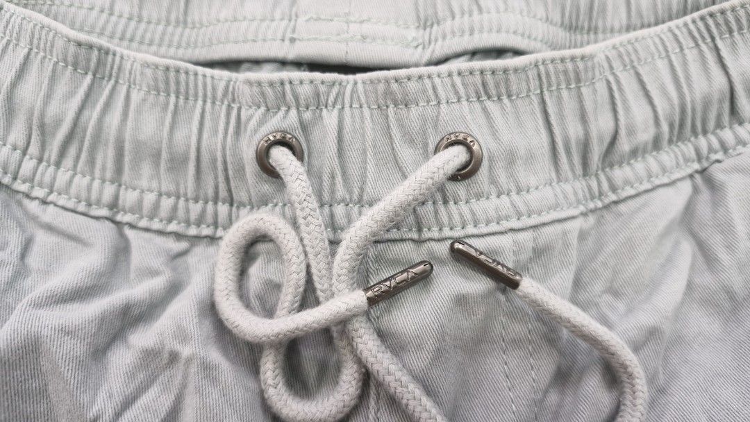 Rvca walk short (Category: Shorts) located in Pili. Submitted by the_g_thrift (Listing ID 1458571739, Image 3). Description: size medium on tag dimes: 32-38 length: 17 hem: 12.
