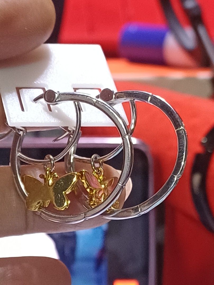 S925 silver two- tones loop earing (Category: Earrings) located in Manila. Submitted by buenaventura.922 (Listing ID 1458629521, Image 1). Description: ✨ Sparkle with Every Moment ✨ 💙 925 Sterling Silver Earrings Collection 💙 Simple, elegant, at perfect para sa araw-araw o espesyal na okasyon. Ang bawat disenyo ay nagbibigay ng kakaibang kinang at timeless beauty. 💎 Hypoallergenic 💎 Elegant at lightweight 💎 Perfect pang-regalo o pang-self lo