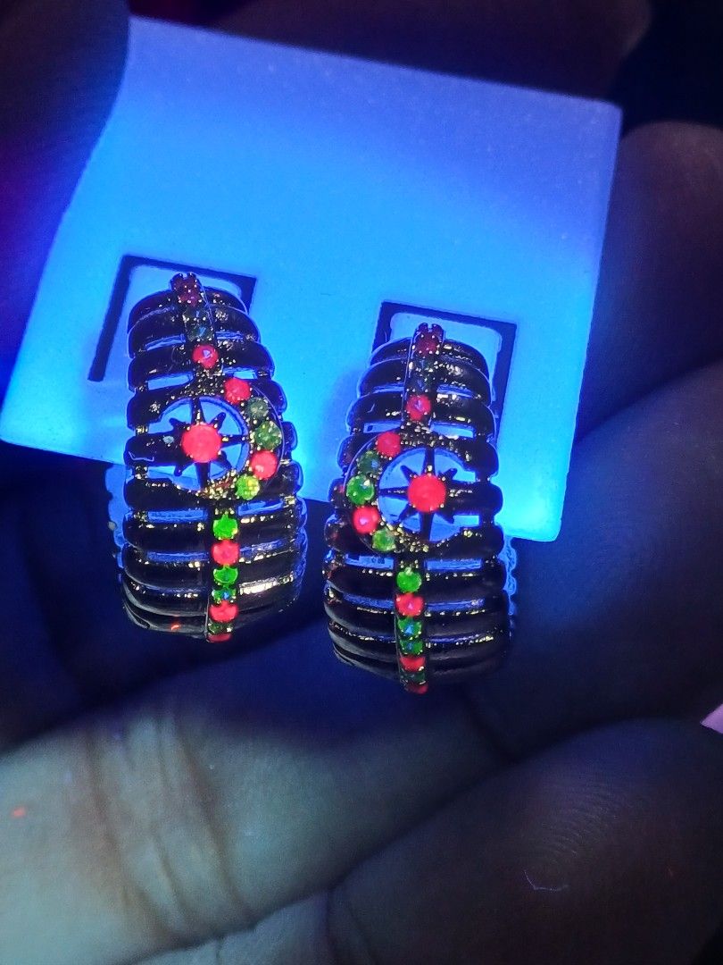 S925 silver with ruby stone (Category: Earrings) located in Manila. Submitted by buenaventura.922 (Listing ID 1458632753, Image 3). Description: ✨ Sparkle with Every Moment ✨ 💙 925 Sterling Silver Earrings Collection 💙 Simple, elegant, at perfect para sa araw-araw o espesyal na okasyon. Ang bawat disenyo ay nagbibigay ng kakaibang kinang at timeless beauty. 💎 Hypoallergenic 💎 Elegant at lightweight 💎 Perfect pang-regalo o pang-self love 💎 B