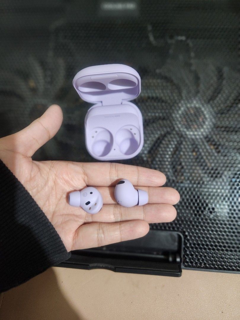 Samsung Galaxy Buds Live Lavender (Category: Earphones) located in Baguio. Submitted by rarewolf_357f60 (Listing ID 1458686620, Image 1). Description: - Samsung Galaxy Buds Live - Lovely Lavender color - Comes with charging case - Unique bean-shaped design - Excellent sound quality - Comfortable and secure fit - Ideal for music and calls on the go.