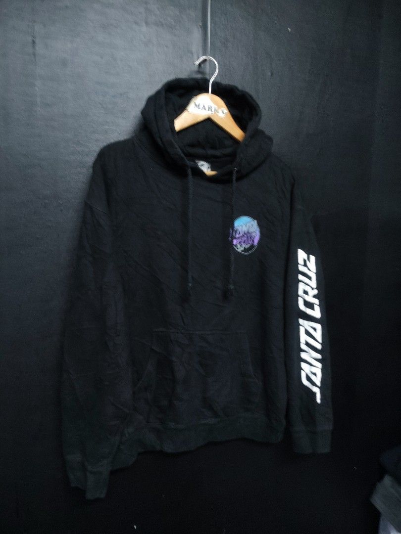 santa cruz hoodie jacket (Category: Coats, Jackets and Outerwear) located in Santa Cruz. Submitted by mark_grimaldo (Listing ID 1458506290, Image 3). Description: SANTA CRUZ hoodie ✅Size: M (22 x 24) ✅P 750 ✅Excellent condition Laguna Area DM📩📩.
