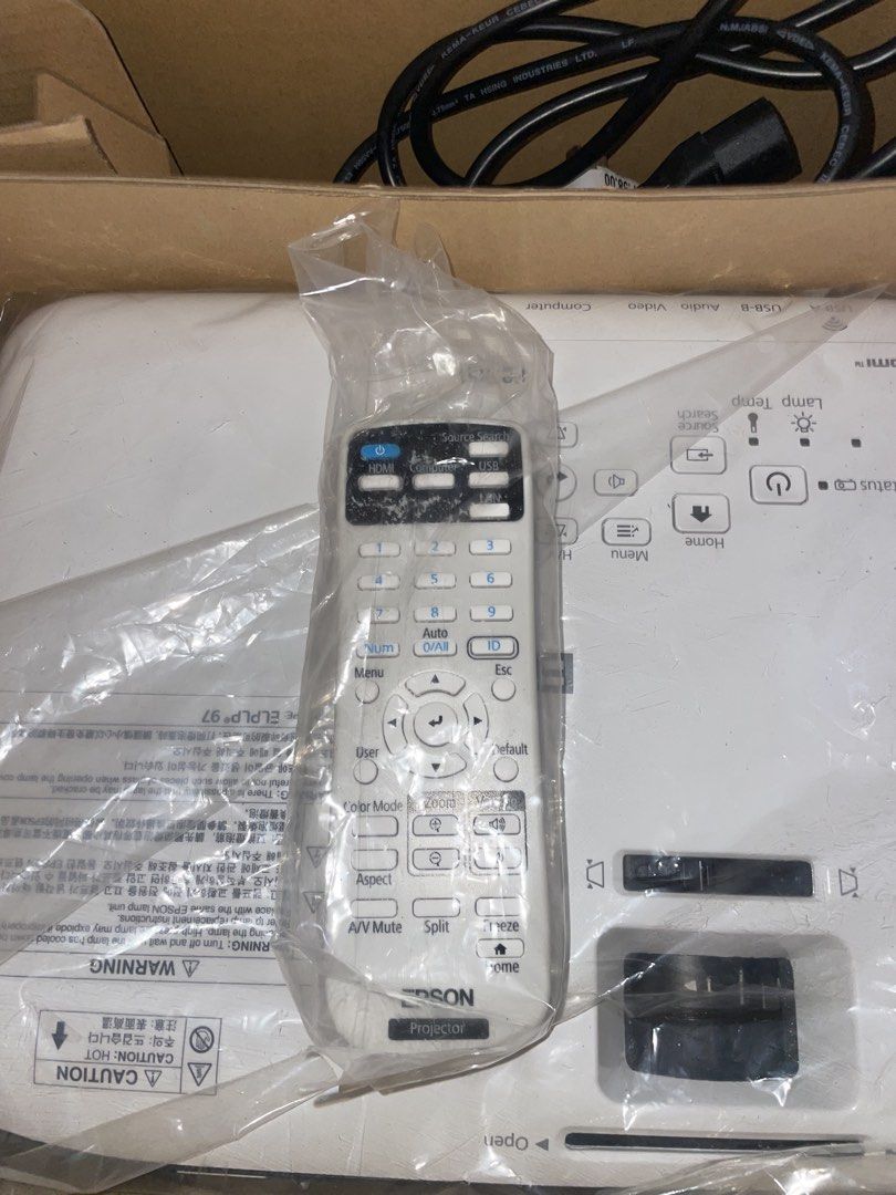 Selling Projector Epson EB-X51 (Category: Projectors) located in Manila. Submitted by dnlalino3220989 (Listing ID 1458566912, Image 3). Description: Used Once triny lang pagka bili .
