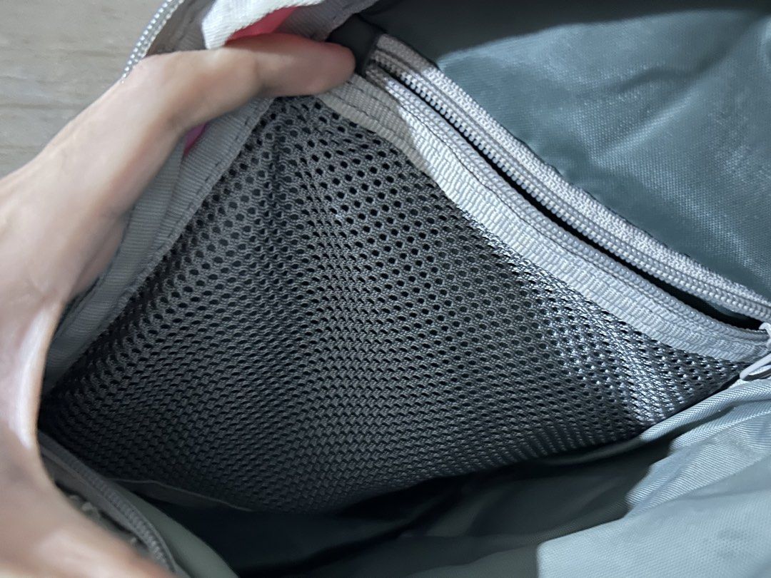 HAWK BAG SHOULDER BACKPACK (Category: Cross-body Bags) located in Manila. Submitted by lovely.453 (Listing ID 1458549172, Image 2). Description: LALABHAN LANG PO NO ISSUE ALL GOODS POO WASHABLE LAHAT SOBRANG TIBAY PA.