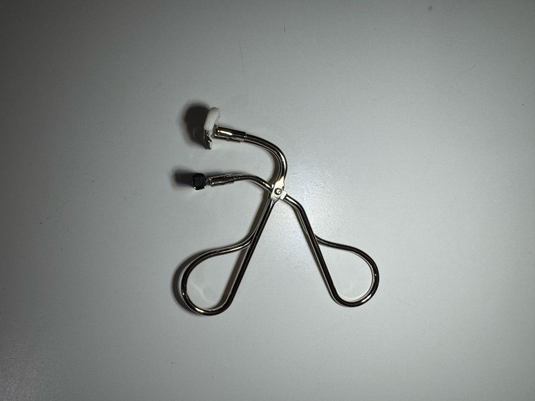 Shu Uemura S Curler (Category: Makeup) located in Quezon City. Submitted by pinkc0conut (Listing ID 1458521076, Image 1). Description: Shu Uemura S Curler - Authentic - Bought from Sephora few years ago - No Box - RFS: decluttering - Mode of Payment: GCash, payment first.
