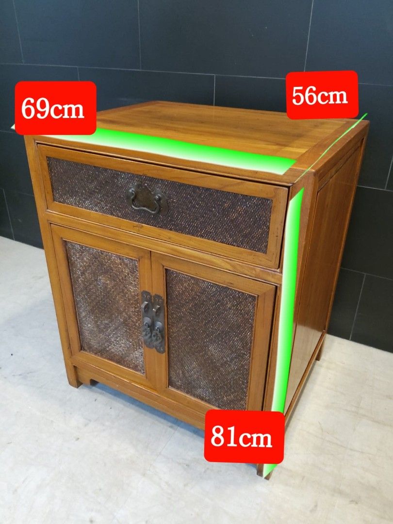 Sidetable Solidwood （分類：櫃子、組合櫃及置物架）位於 Hong Kong。 由 aliyah_0809 提交（商品編號 1458623607，圖片 1）。簡介： Working in very good condition Sidetable Solidwood Pick Up Location Wanchai Can come to check it first For more info pls DM thnx。