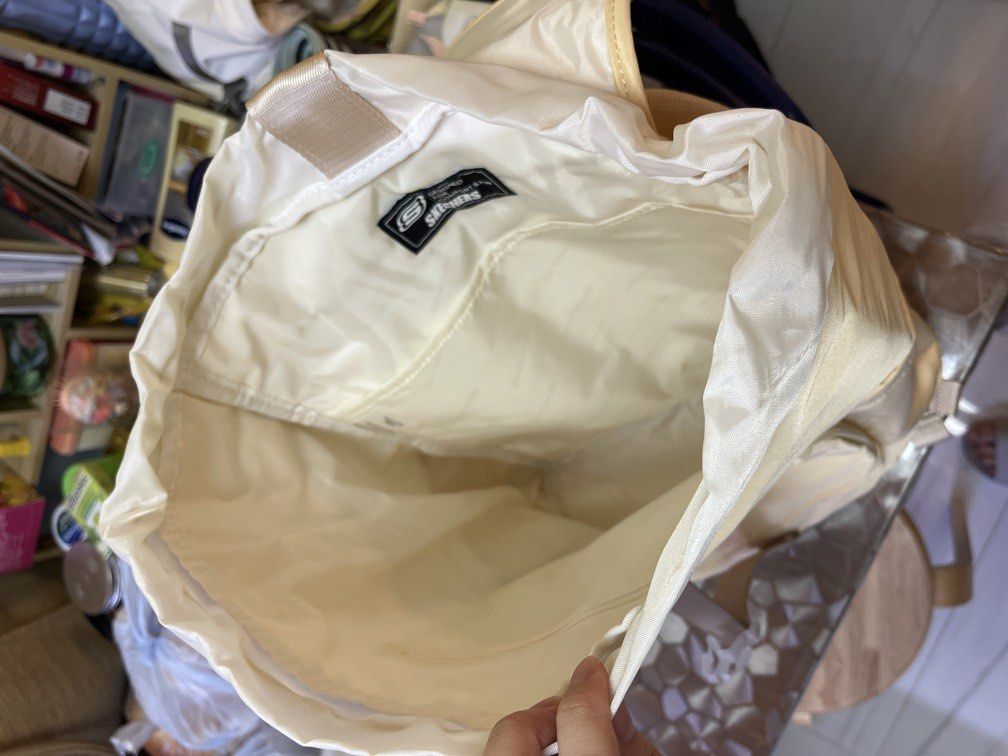 Skechers背囊 （分類：背囊）位於 Hong Kong。 由 pollylsp0116 提交（商品編號 1458632590，圖片 3）。簡介： 全新未剪牌Skechers背囊。