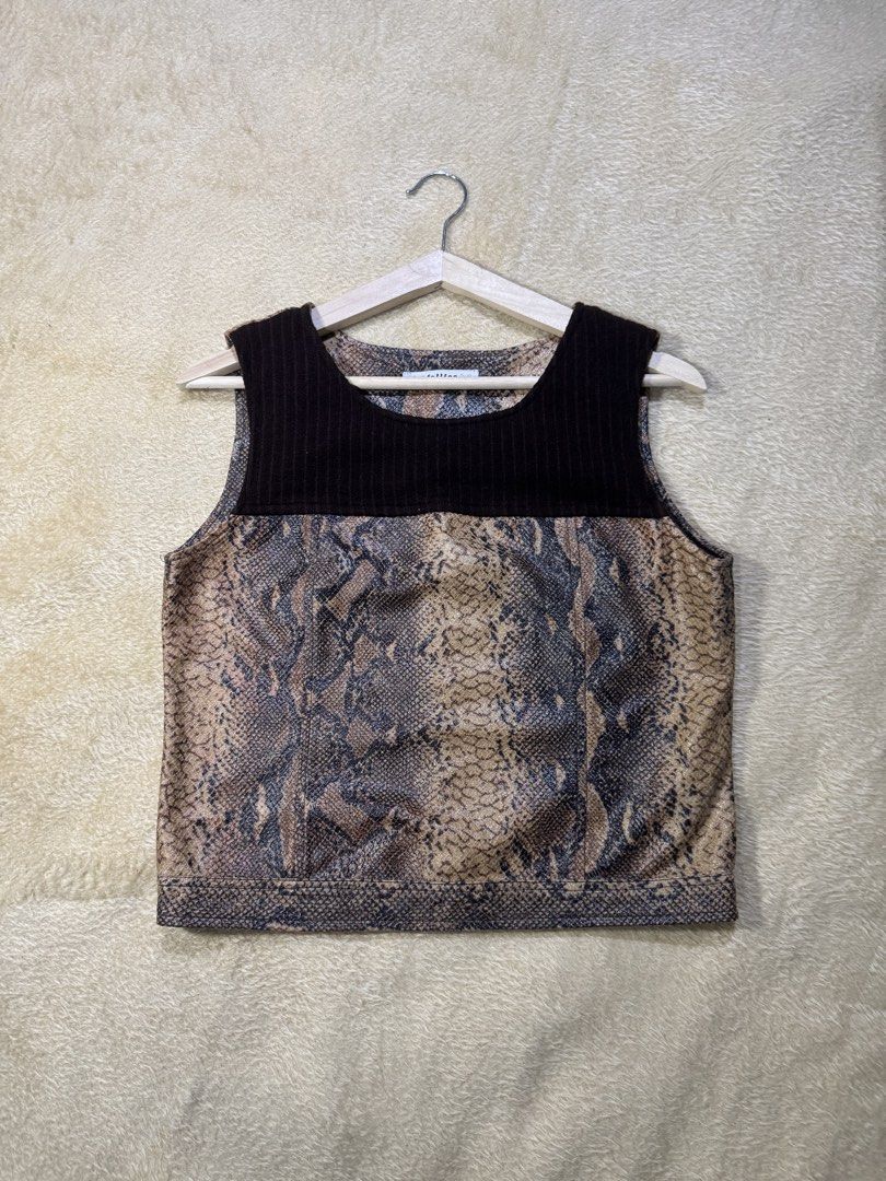 Sleeveless Snake Print Top with Ribbed Neckline (Category: Sleeveless) located in Caloocan City. Submitted by poch.queue (Listing ID 1458545754, Image 1). Description: - Sleeveless top with snake print. - Features a ribbed black neckline - Back Zipper - Estimated size: XS to Small.