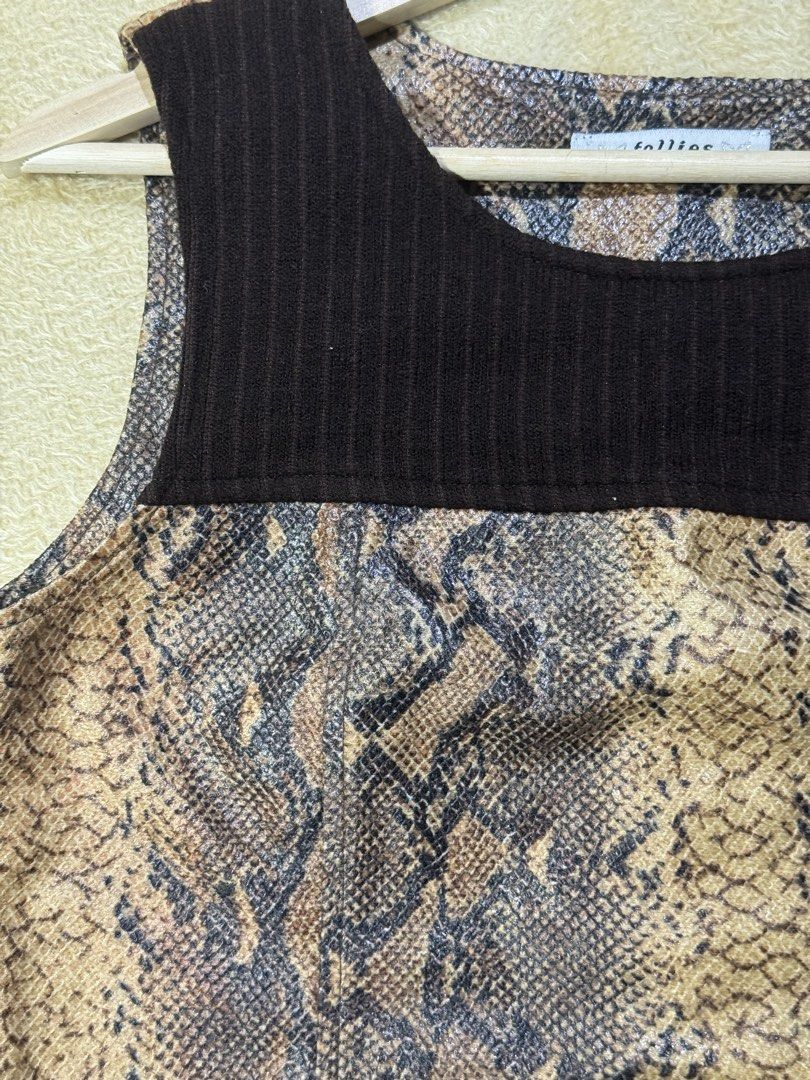 Sleeveless Snake Print Top with Ribbed Neckline (Category: Sleeveless) located in Caloocan City. Submitted by poch.queue (Listing ID 1458545754, Image 2). Description: - Sleeveless top with snake print. - Features a ribbed black neckline - Back Zipper - Estimated size: XS to Small.