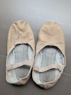 (Category: ) located in . Submitted by stfashion (Listing ID 1458509842, Image 1). Description: .
