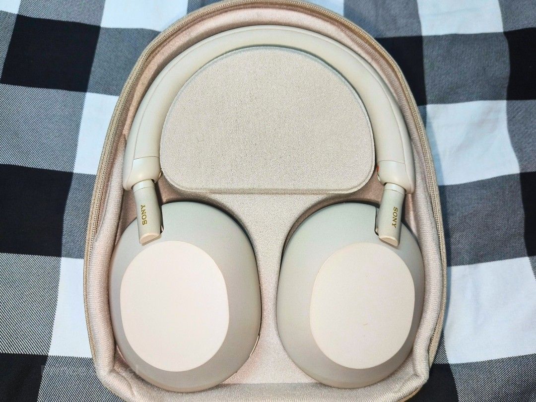 Sony WH-1000XM5 (Category: Headphones & Headsets) located in Manila. Submitted by cassel.throne (Listing ID 1458542559, Image 3). Description: 🎧 SONY WH-1000XM5 • Wireless • Good condition • Fully working Active Noise Cancellation (ANC) • No issues • No scratches INCLUSIONS: • Original case • 3.5mm jack adaptor • Type C wire Reason for Sale: Upgrading PRICE: ₱10,000 (formerly P11,455) DELIVERY: Lalamove available PAYMENT: GCash or Bank Transfer.