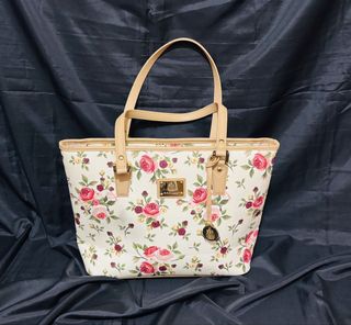 (Category: ) located in . Submitted by dr_tess_fashion_house (Listing ID 1458672050, Image 1). Description: .