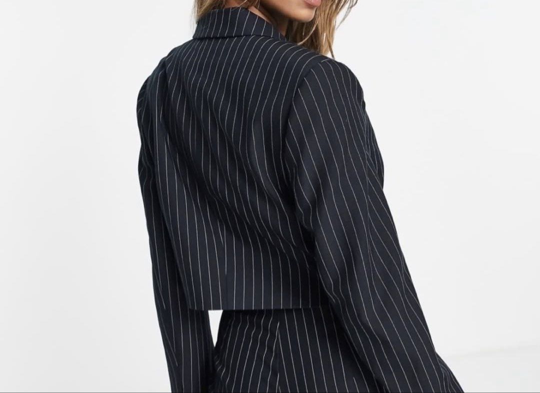 Stradivarius Cropped Blazer Coat Pinstripe (Category: Coats, Jackets and Outerwear) located in San Juan City. Submitted by e_declutters2019 (Listing ID 1458605294, Image 3). Description: 1. 10/10 condition 2. bought this for 2595 in Stradivarius Shang when it was still open 3. size on tag is M, oversized look for S .
