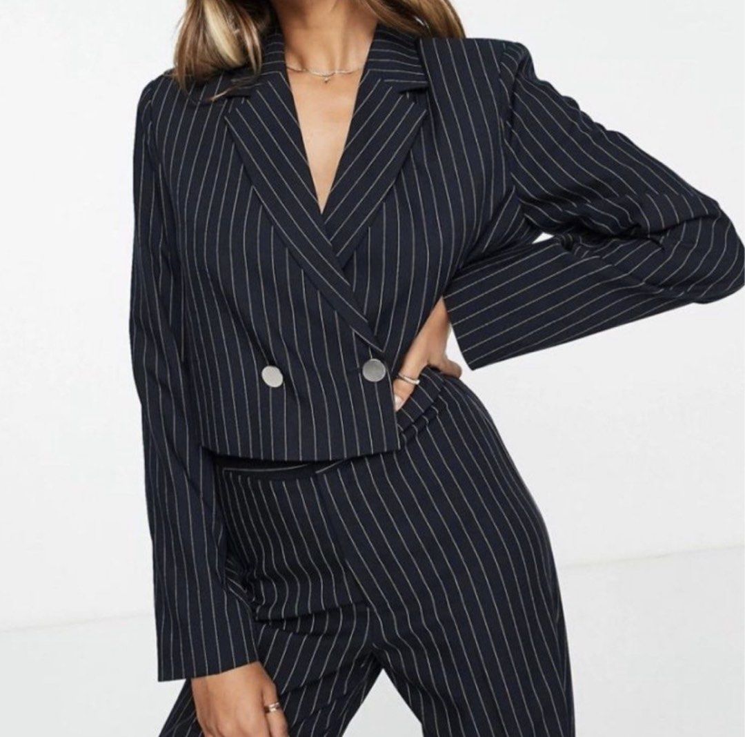Stradivarius Cropped Blazer Coat Pinstripe (Category: Coats, Jackets and Outerwear) located in San Juan City. Submitted by e_declutters2019 (Listing ID 1458605294, Image 1). Description: 1. 10/10 condition 2. bought this for 2595 in Stradivarius Shang when it was still open 3. size on tag is M, oversized look for S .