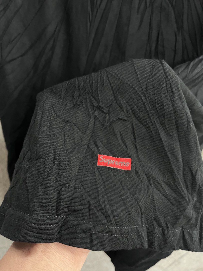 Supreme X Hanes Basic Tee (Category: Tshirts & Polo Shirts ) located in Bacolod City. Submitted by eman_03 (Listing ID 1458539102, Image 3). Description: Size Large on tag 22.5W x 28.5L Excellent Condition No fade issues -Bacolod City, Negros Occidental.