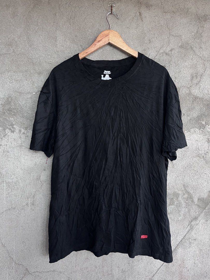 Supreme X Hanes Basic Tee (Category: Tshirts & Polo Shirts ) located in Bacolod City. Submitted by eman_03 (Listing ID 1458539102, Image 1). Description: Size Large on tag 22.5W x 28.5L Excellent Condition No fade issues -Bacolod City, Negros Occidental.