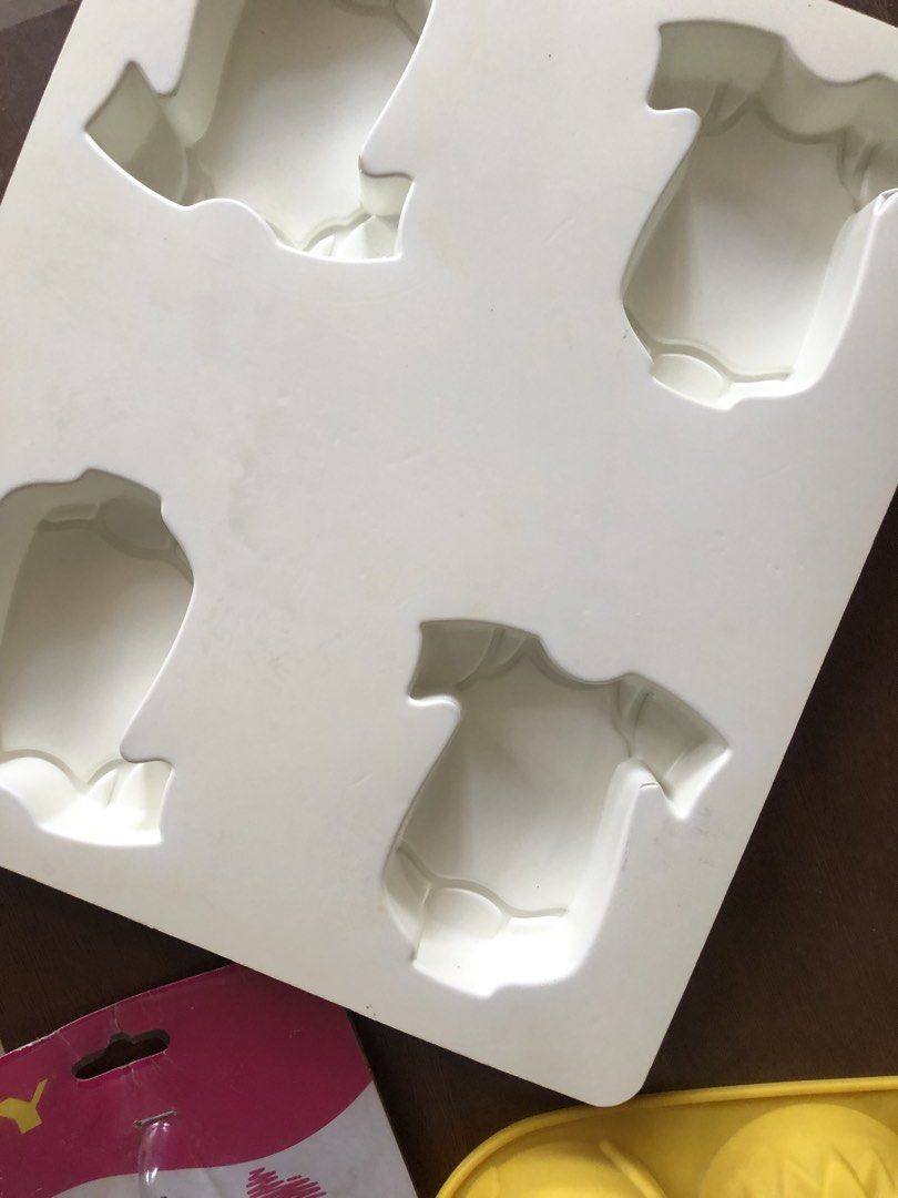 Take All Silicone Molds for Baking & Cake Decorating Set (Category: Bakeware) located in Pasig City. Submitted by vintagely (Listing ID 1458538693, Image 2). Description: - Complete Baking & Decorating Set - Includes silicone molds: baby onesie shape & flower/rose shapes - Comes with a piping bag and various nozzles for detailed decorating - Ideal for cakes, chocolates, soaps, and other DIY projects - Unleash your creativity with fun and easy cra