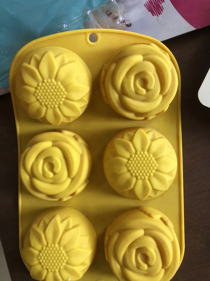 Take All Silicone Molds for Baking & Cake Decorating Set (Category: Bakeware) located in Pasig City. Submitted by vintagely (Listing ID 1458538693, Image 3). Description: - Complete Baking & Decorating Set - Includes silicone molds: baby onesie shape & flower/rose shapes - Comes with a piping bag and various nozzles for detailed decorating - Ideal for cakes, chocolates, soaps, and other DIY projects - Unleash your creativity with fun and easy cra