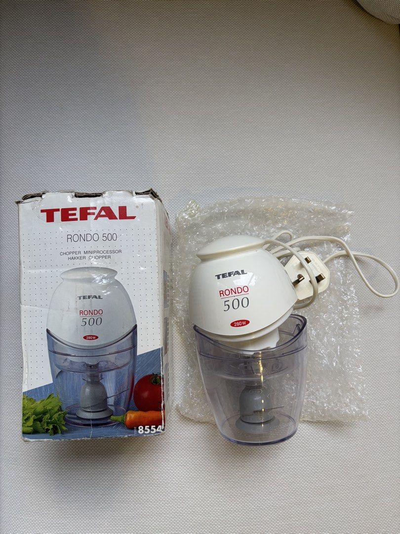 Tefal mini processor （分類：榨汁機及攪拌機）位於 Hong Kong。 由 fuzzmother 提交（商品編號 1458619905，圖片 1）。簡介： Well-used but reliable Tefal mini food processor. Blades still very sharp!。