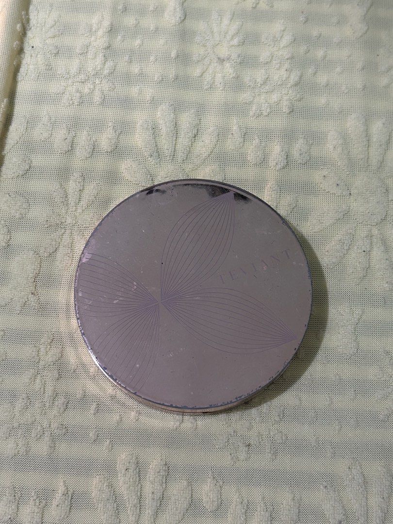 Teviant Face Palette - Blush, Bronzer, Highlighter (Category: Makeup) located in Marikina City. Submitted by kryznoring (Listing ID 1458665115, Image 2). Description: - Teviant Face Palette - Includes blush, bronzer, and highlighter shades - Built-in mirror for touch-ups - Beautiful floral design on the lid - Ideal for contouring and adding a natural flush of color - Compact and travel-friendly design.
