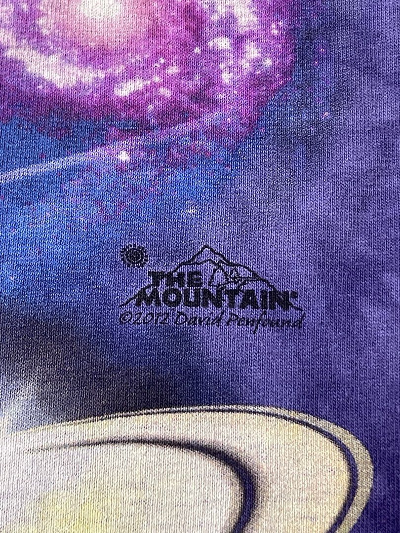 The Mountain x David Penfound galaxy 3D design (Category: Tshirts & Polo Shirts ) located in Matanao. Submitted by jikeserran00389 (Listing ID 1458596638, Image 3). Description: The Mountain x David Penfound galaxy 3D design Medium 20x30 Excellent condition 9.7/10 color rate.