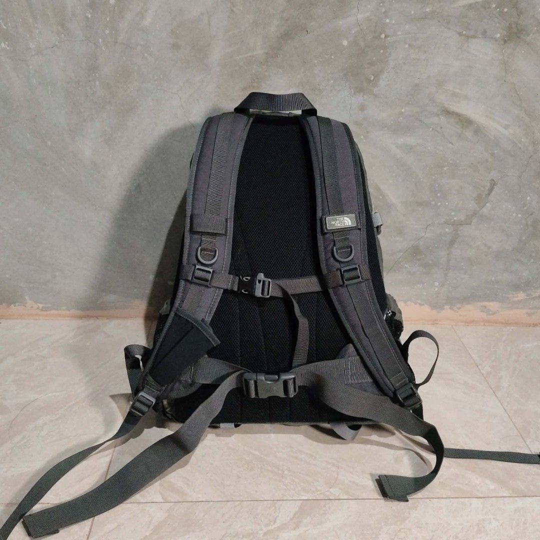 The North Face Recon Backpack Grey (Category: Backpacks) located in Manila. Submitted by aldrinsthrift (Listing ID 1458666869, Image 2). Description: - Grey The North Face Recon backpack - Multiple internal pockets for organization - Mesh side pockets for water bottles - Padded back and straps for enhanced comfort - Perfect for school, daily use, or hiking adventures.