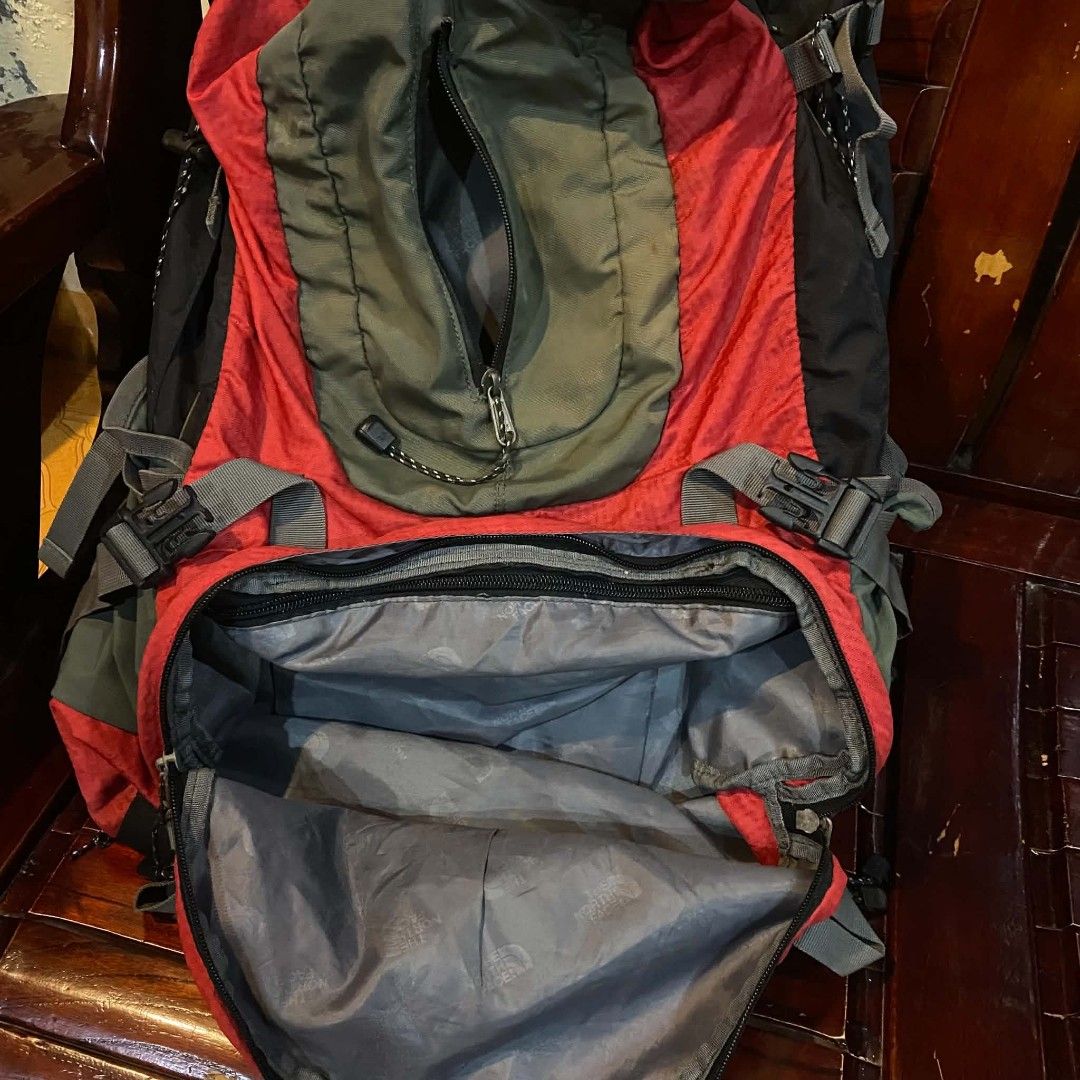 TNF CAMPING BAG 60L (Category: Backpacks) located in Manila. Submitted by _mrkeith (Listing ID 1458651775, Image 2). Description: The North Face Electron 60 Liters Trekking Backpack Excellent condition Sign of usage only.