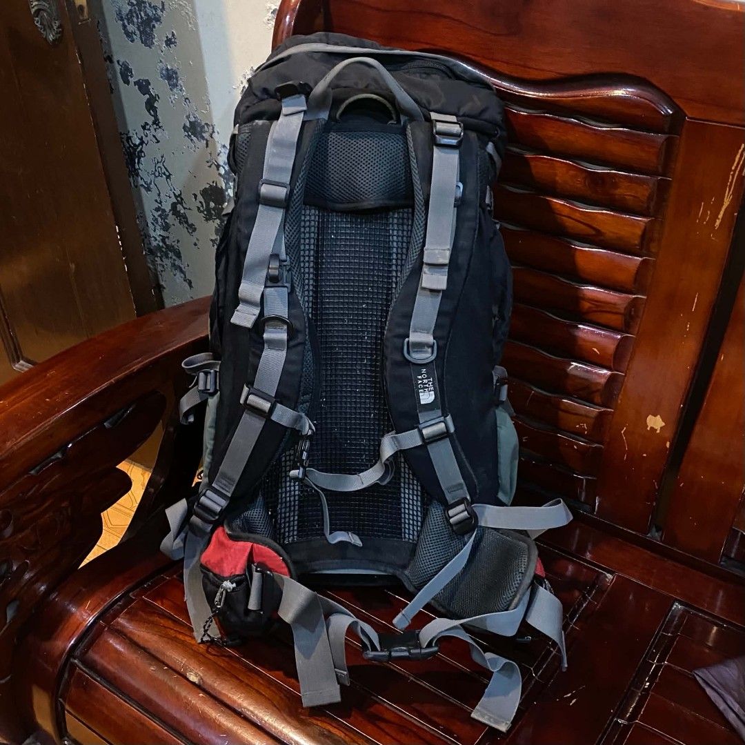 TNF CAMPING BAG 60L (Category: Backpacks) located in Manila. Submitted by _mrkeith (Listing ID 1458651775, Image 3). Description: The North Face Electron 60 Liters Trekking Backpack Excellent condition Sign of usage only.