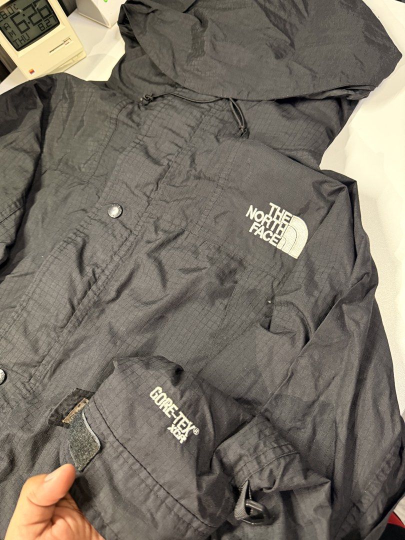 TNF Goretex Waterproof XCR (Category: Activewear) located in Bulacan. Submitted by jomar_0705 (Listing ID 1458500856, Image 3). Description: TNF Goretex Waterproof XCR XL on tag W24 L29 With Issue nandyan na sa picture.