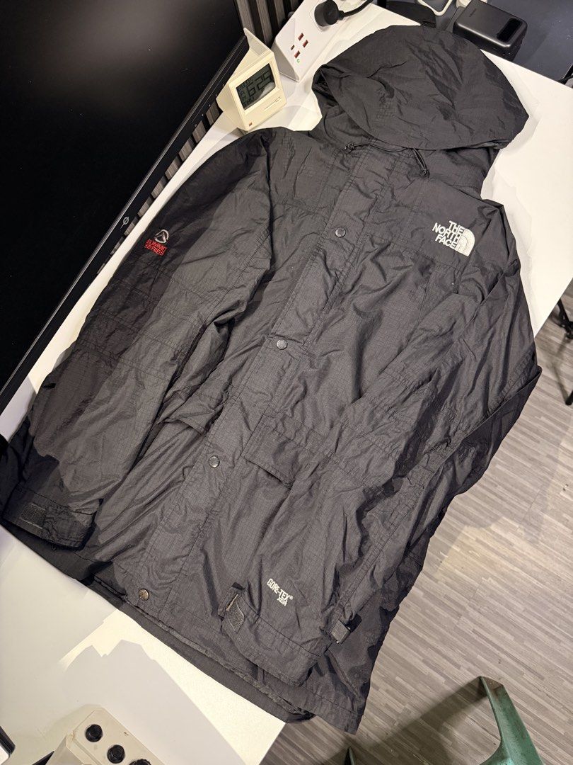 TNF Goretex Waterproof XCR (Category: Activewear) located in Bulacan. Submitted by jomar_0705 (Listing ID 1458500856, Image 2). Description: TNF Goretex Waterproof XCR XL on tag W24 L29 With Issue nandyan na sa picture.
