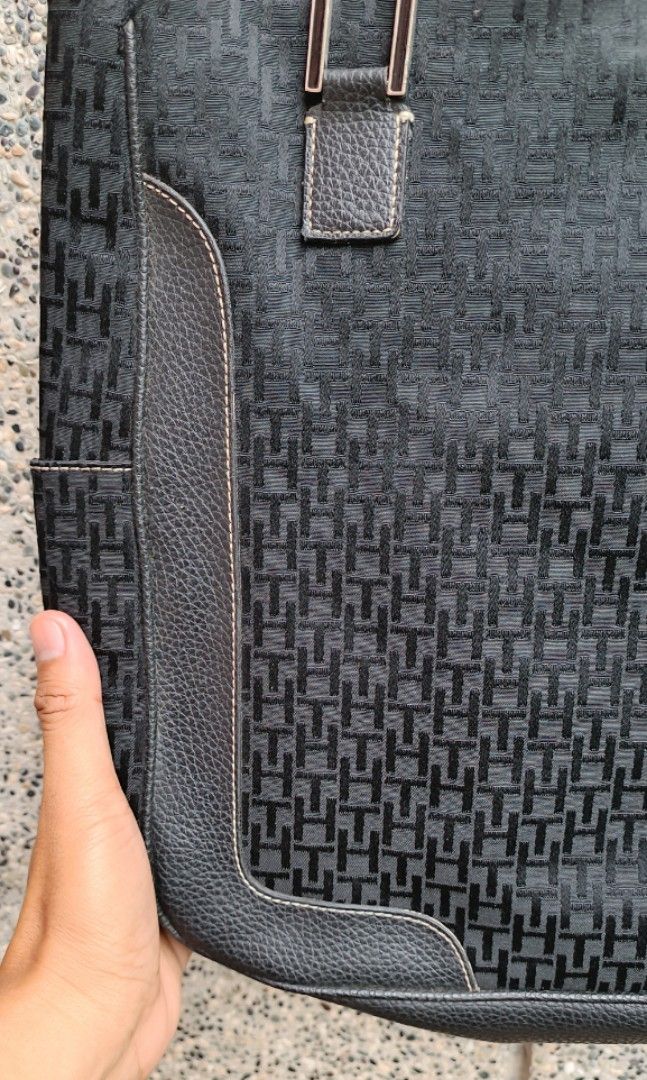 Tommy Hilfiger Monogram Tote bag (Category: Tote Bags) located in Davao. Submitted by st333tcartel (Listing ID 1458558447, Image 2). Description: .