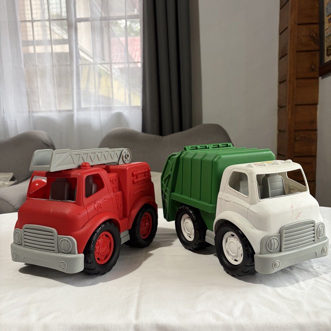 Toy Trucks Set (Category: Kids Toys) located in Baguio. Submitted by declutterist.2600 (Listing ID 1458598930, Image 1). Description: .