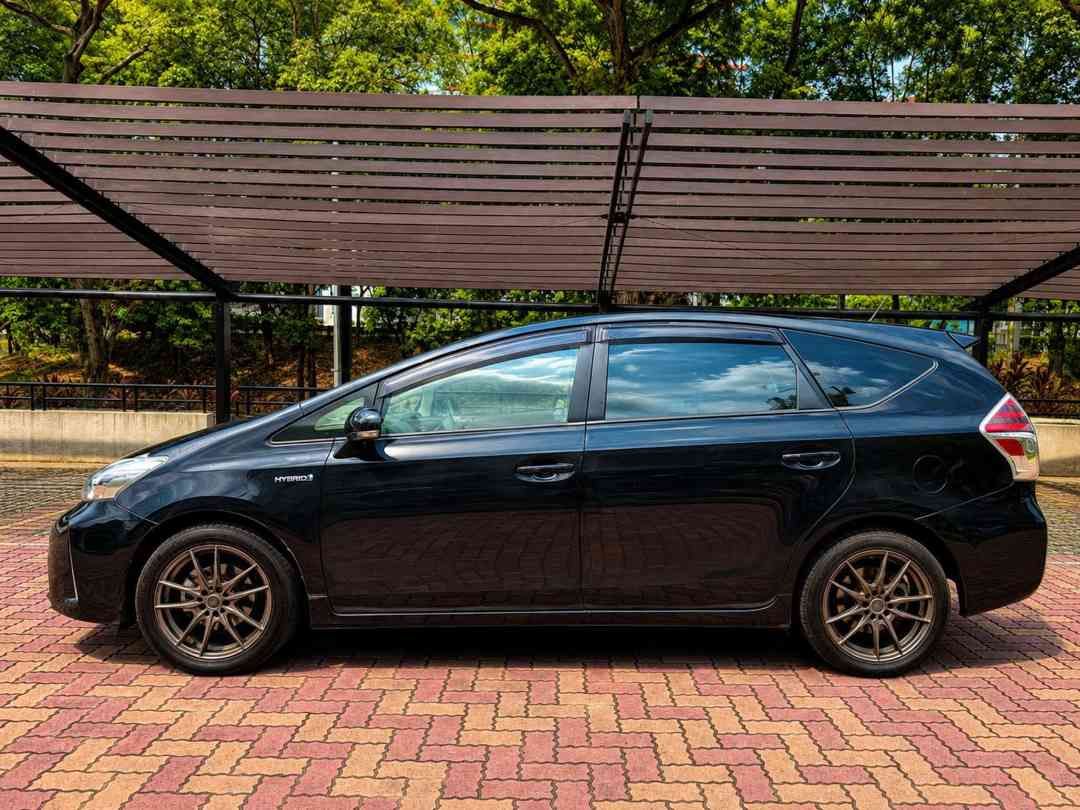 Toyota Prius Alpha Hybrid 1.8 7-Seater (A) (Category: Used Cars) located in Singapore. Submitted by sgcarchoicewc (Listing ID 1458550028, Image 3). Description: Sales Contact: Casper Lim tel:90687290 .
