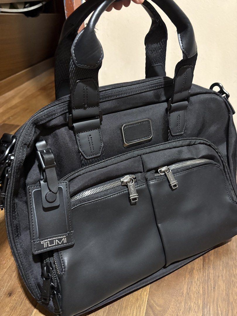 Tumi Laptop bag (Category: Laptop Bags & Sleeves) located in Las Pinas. Submitted by preslee.moore (Listing ID 1458610384, Image 2). Description: Brand new and never used Msg me for more details about the bag.