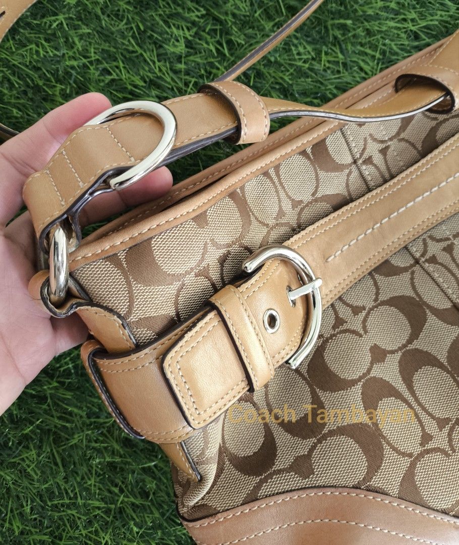 Two way Buckled Hampton (Category: Luxury Bags & Wallets) located in Cebu City. Submitted by summerfae (Listing ID 1458542821, Image 1). Description: Excellent condition.
