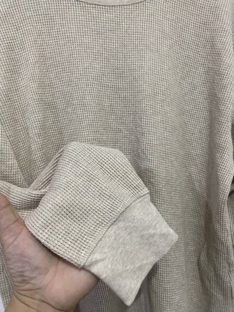 Uniqlo - (Category: Longsleeves) located in Quezon City. Submitted by uniqloph.trifted (Listing ID 1458676370, Image 3). Description: XL on tag .. but it can be fit to large frame only.