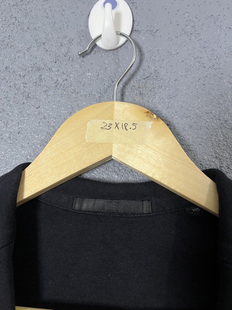 UNIQLO Black Jersey Knit Blazer Jacket (Category: Coats, Jackets and Outerwear) located in Famy. Submitted by basicthrifted (Listing ID 1458649785, Image 3). Description: - UNIQLO black jersey knit blazer - Single button closure - Two front flap pockets - Comfortable and versatile for casual or smart wear - Great for layering.