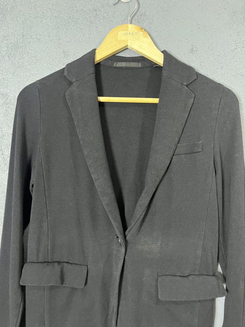 UNIQLO Black Jersey Knit Blazer Jacket (Category: Coats, Jackets and Outerwear) located in Famy. Submitted by basicthrifted (Listing ID 1458649785, Image 2). Description: - UNIQLO black jersey knit blazer - Single button closure - Two front flap pockets - Comfortable and versatile for casual or smart wear - Great for layering.