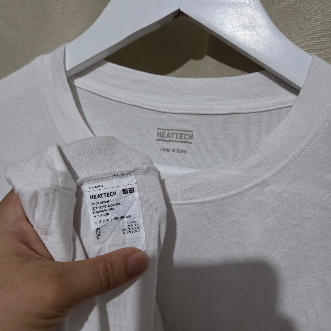 UNIQLO MEN HEATTECH (Category: Coats, Jackets and Outerwear) located in Santiago. Submitted by fromboxes (Listing ID 1458502977, Image 2). Description: Like new but with issue at the back Ships thru J&T Isabela North Luzon Shipping Nationwide No rush shipping 😊😊.