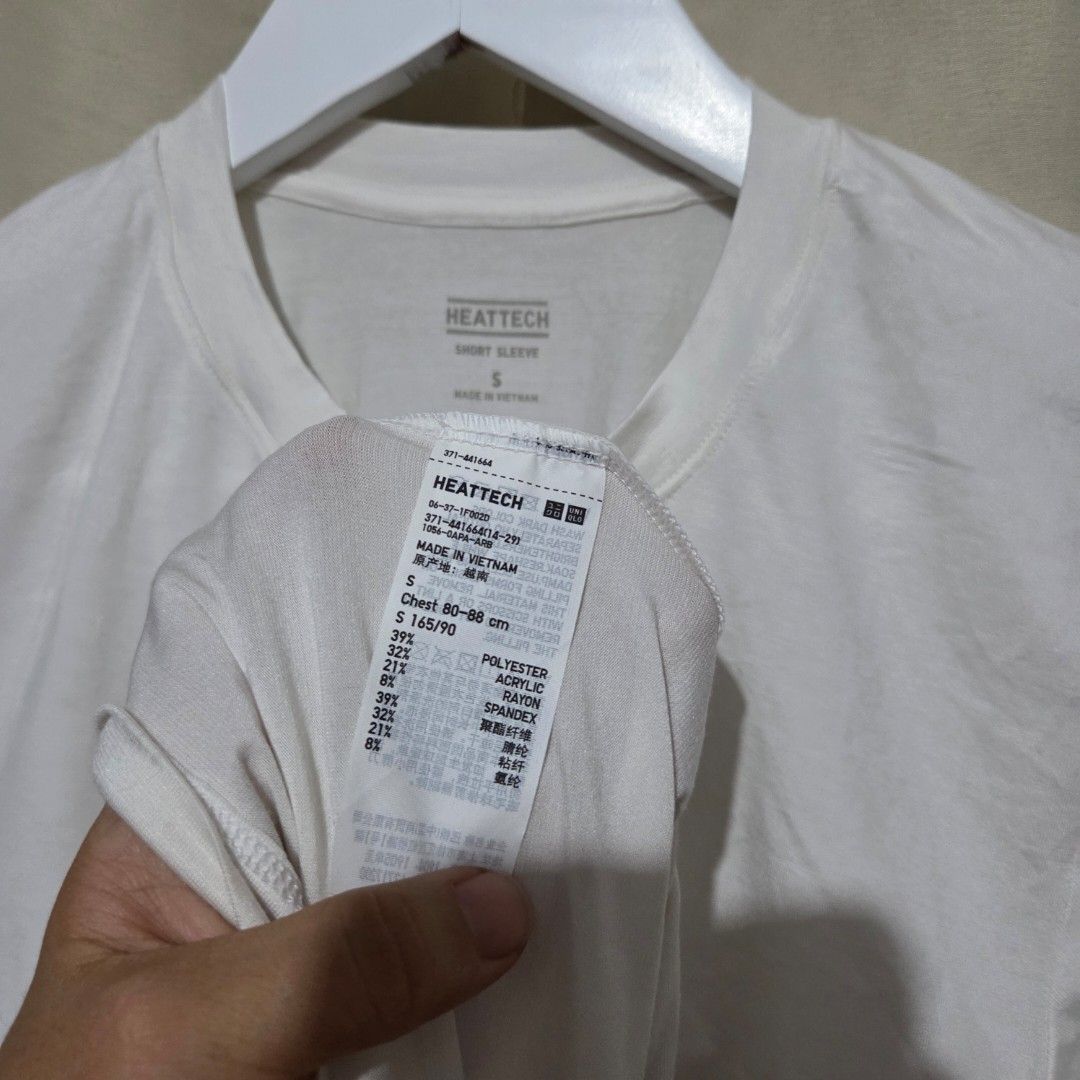 UNIQLO MEN HEATTECH (Category: Coats, Jackets and Outerwear) located in Santiago. Submitted by fromboxes (Listing ID 1458503102, Image 2). Description: Like new Ships thru J&T Isabela North Luzon Shipping Nationwide No rush shipping 😊😊.
